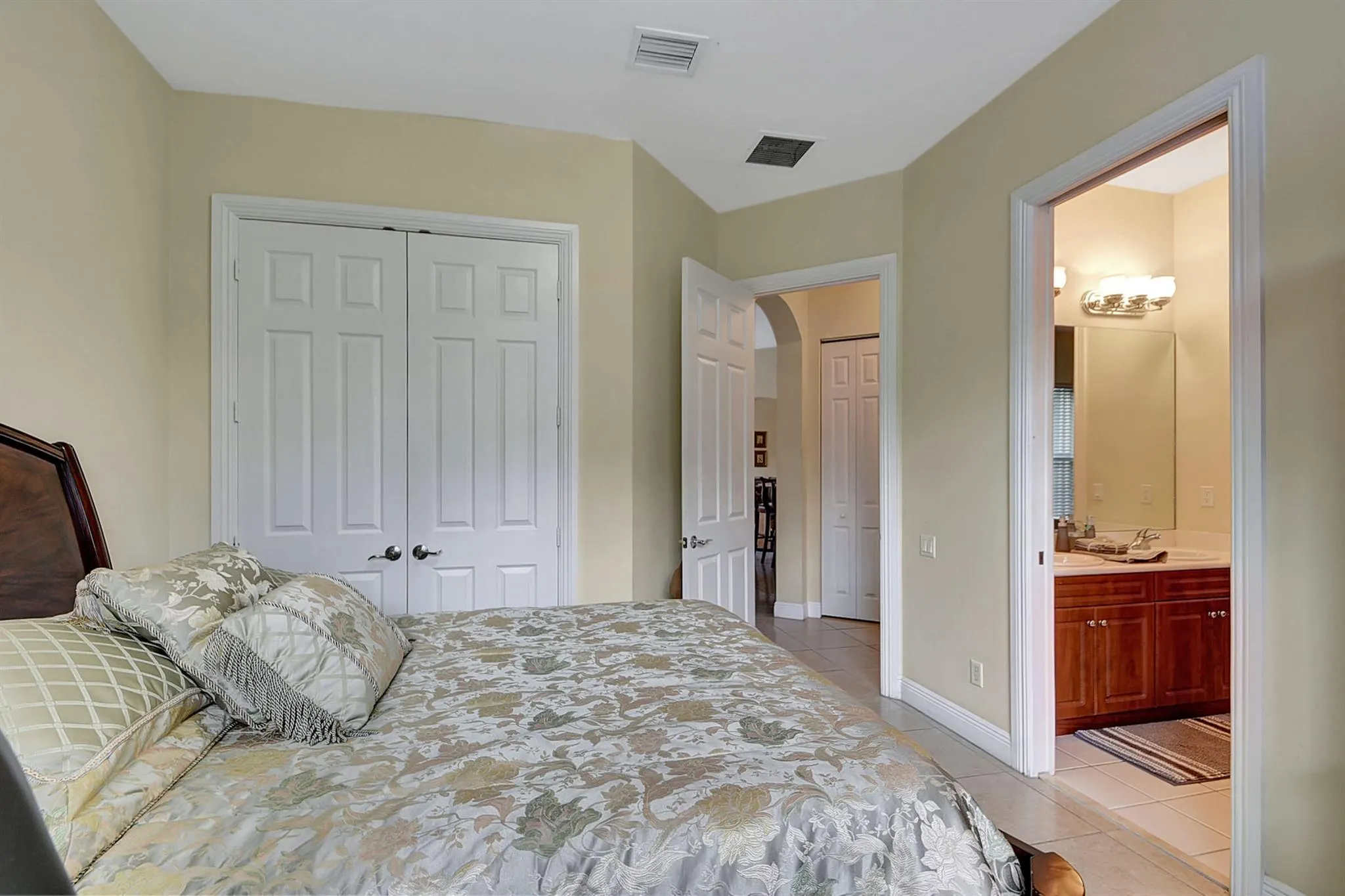 8123 Woodslanding Trail