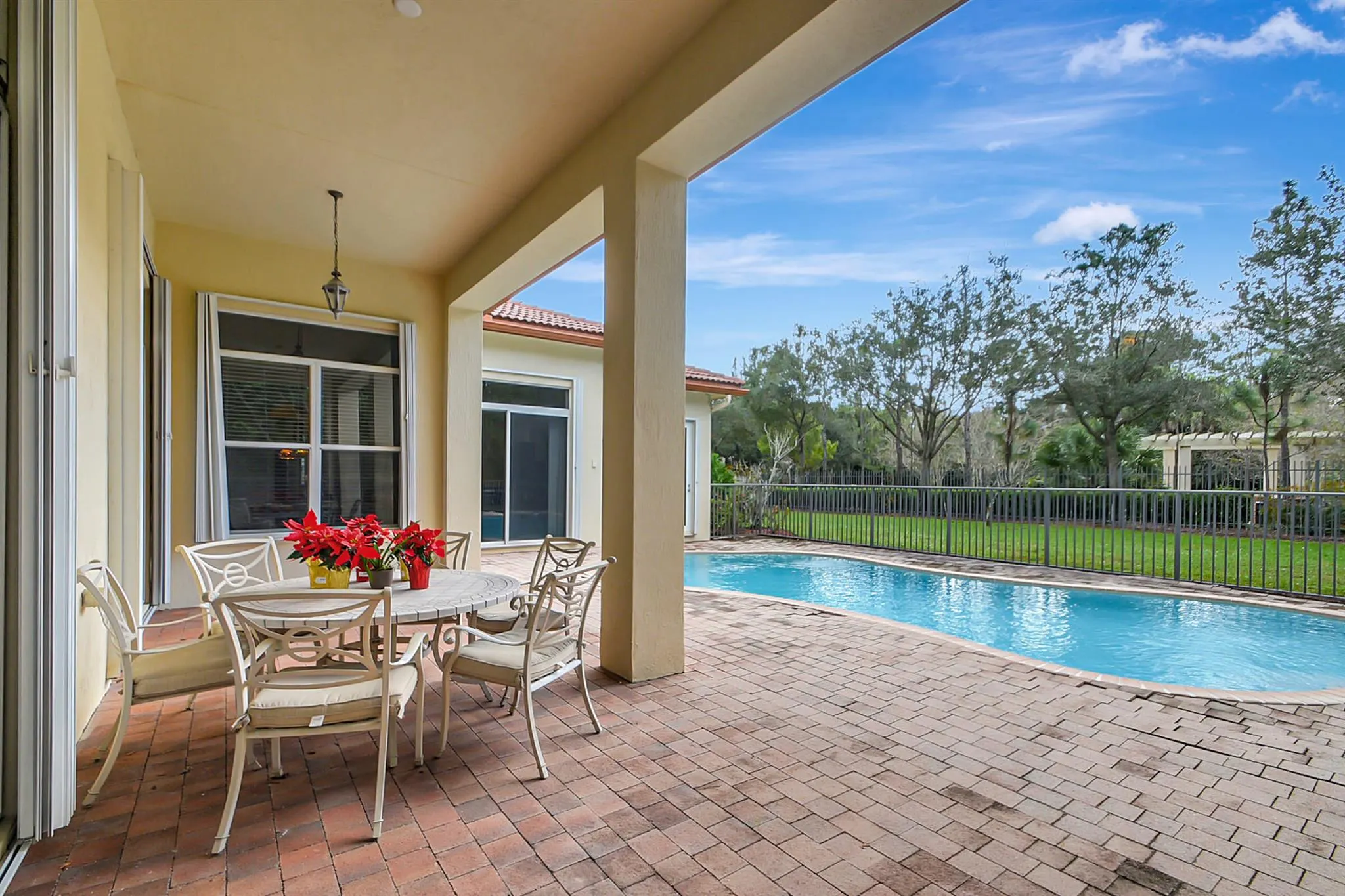 8123 Woodslanding Trail