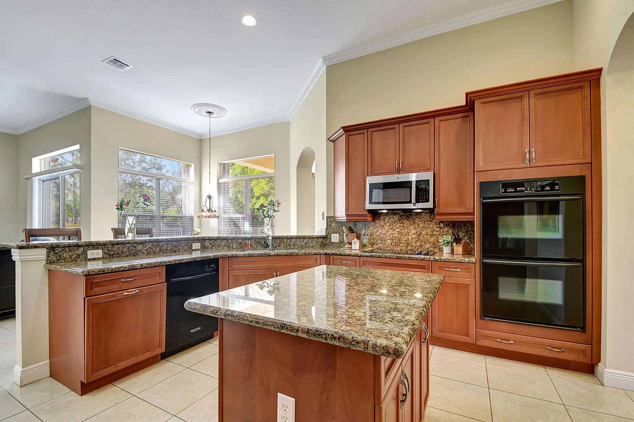 8123 Woodslanding Trail