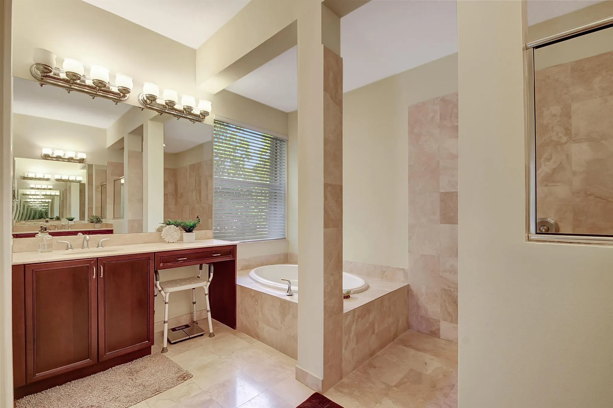 8123 Woodslanding Trail