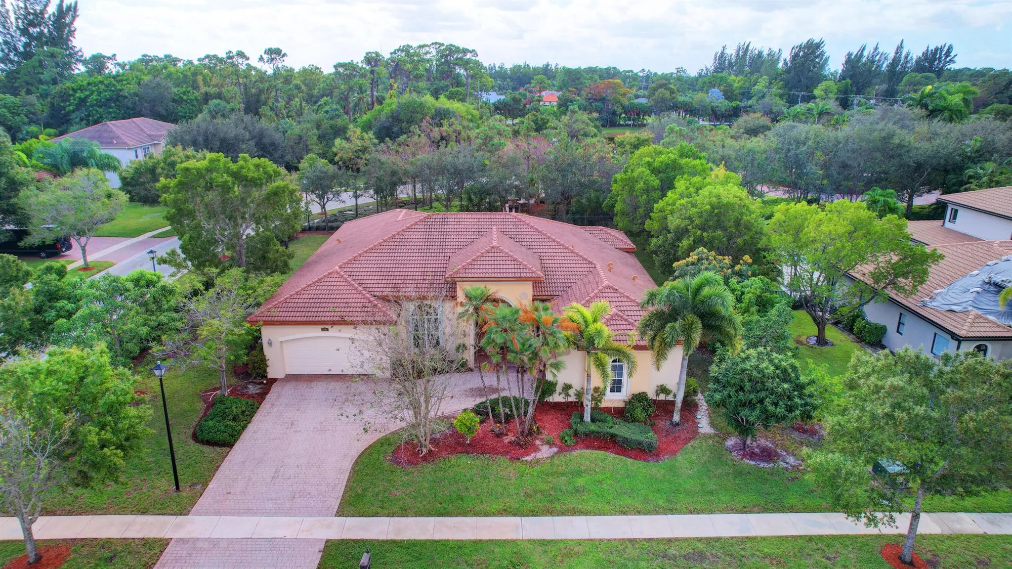 8123 Woodslanding Trail