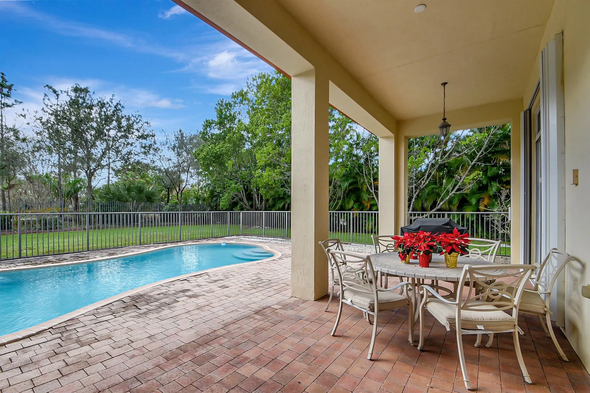 8123 Woodslanding Trail