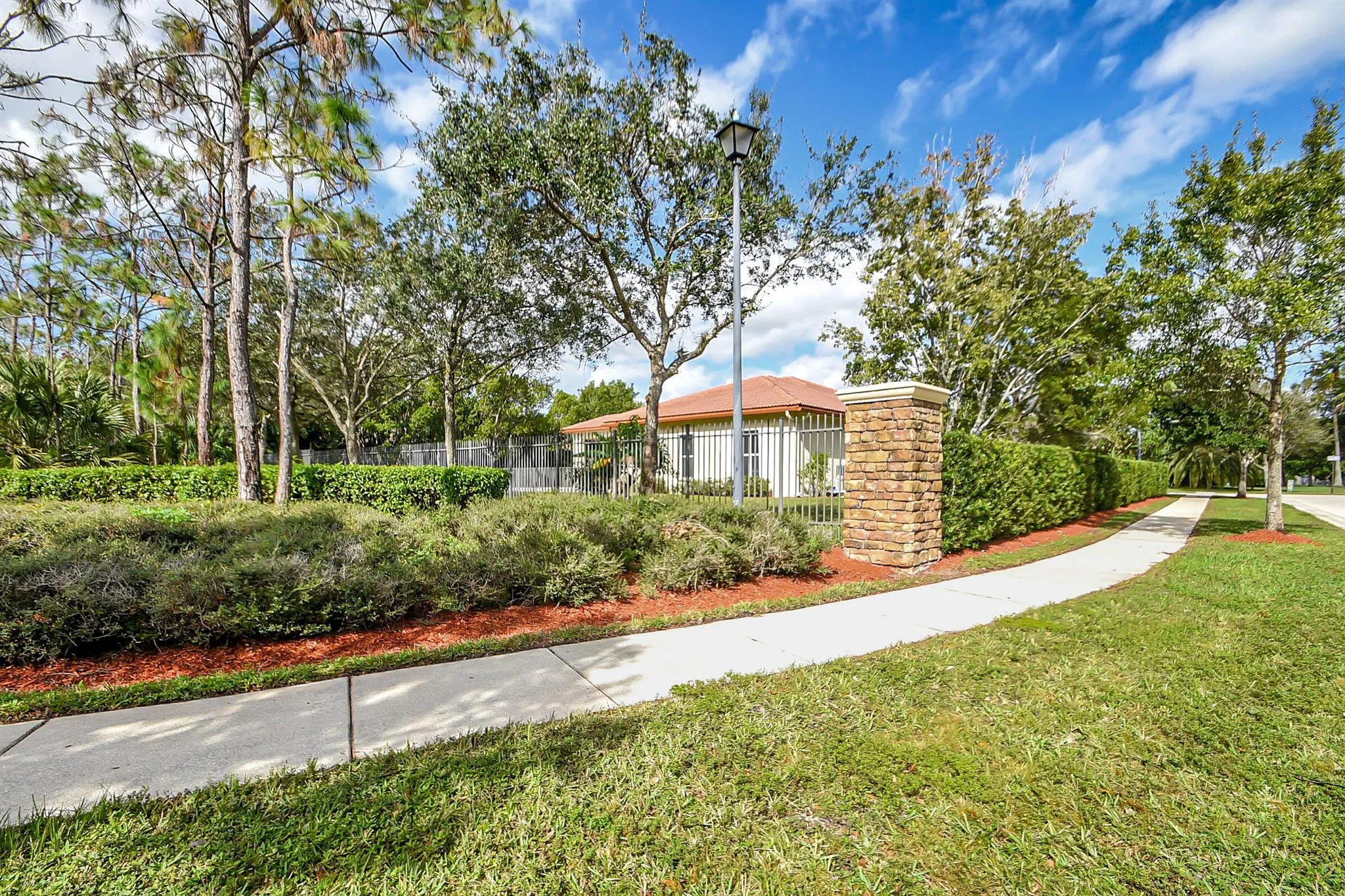 8123 Woodslanding Trail