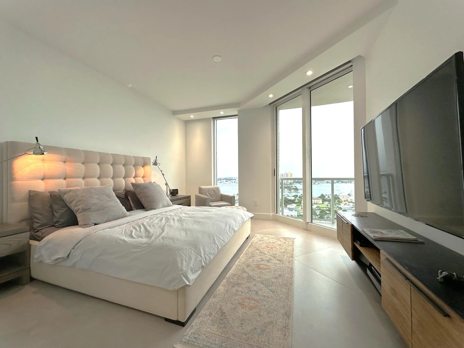 2700 N Ocean Drive, #1806b