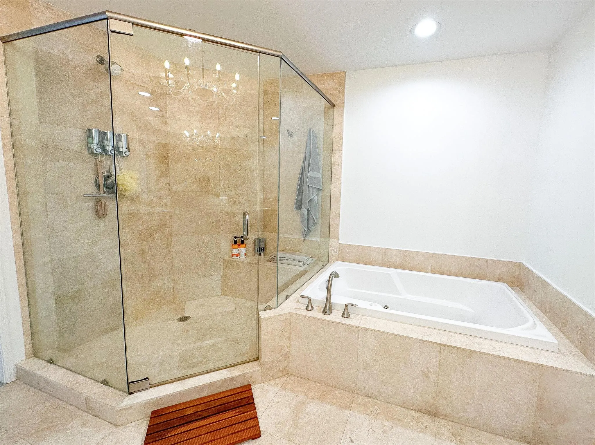 2700 N Ocean Drive, #1806b