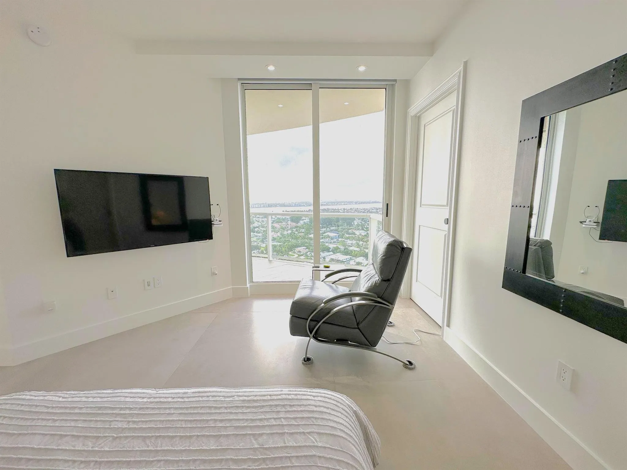 2700 N Ocean Drive, #1806b