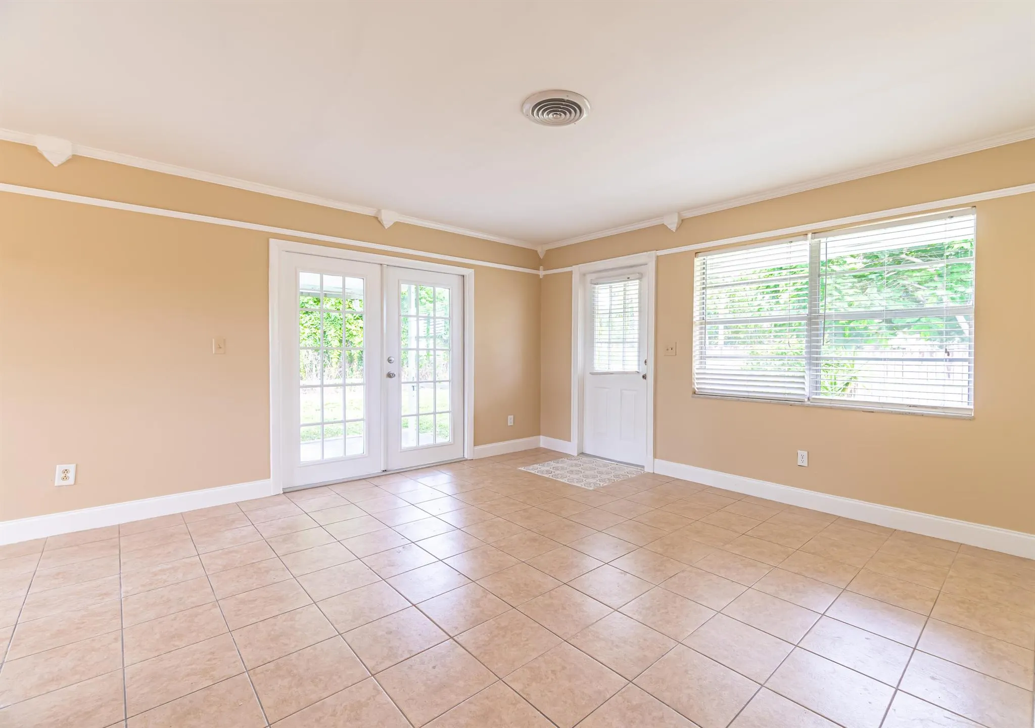 2566 NE Hickory Avenue, #B