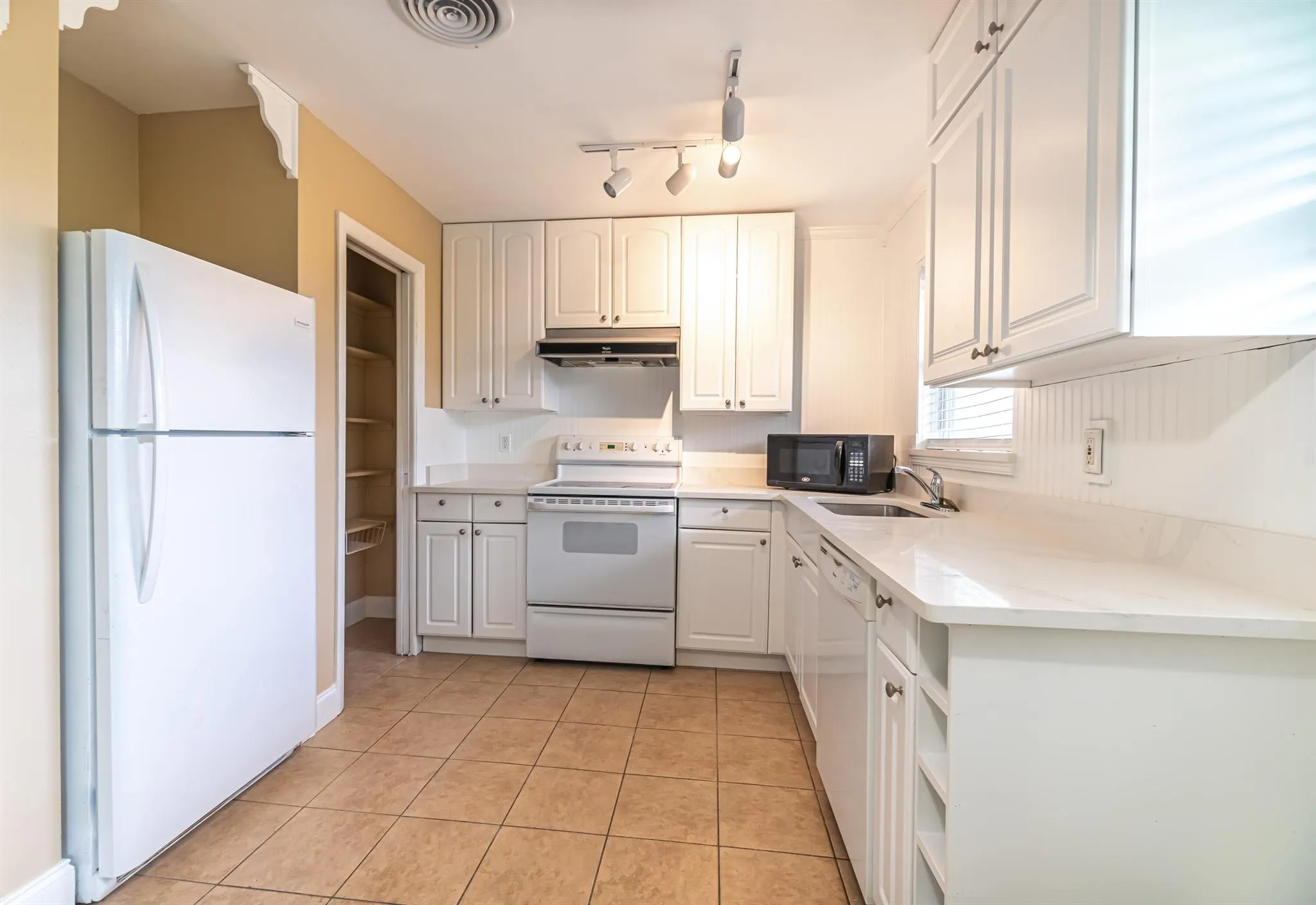 2566 NE Hickory Avenue, #B