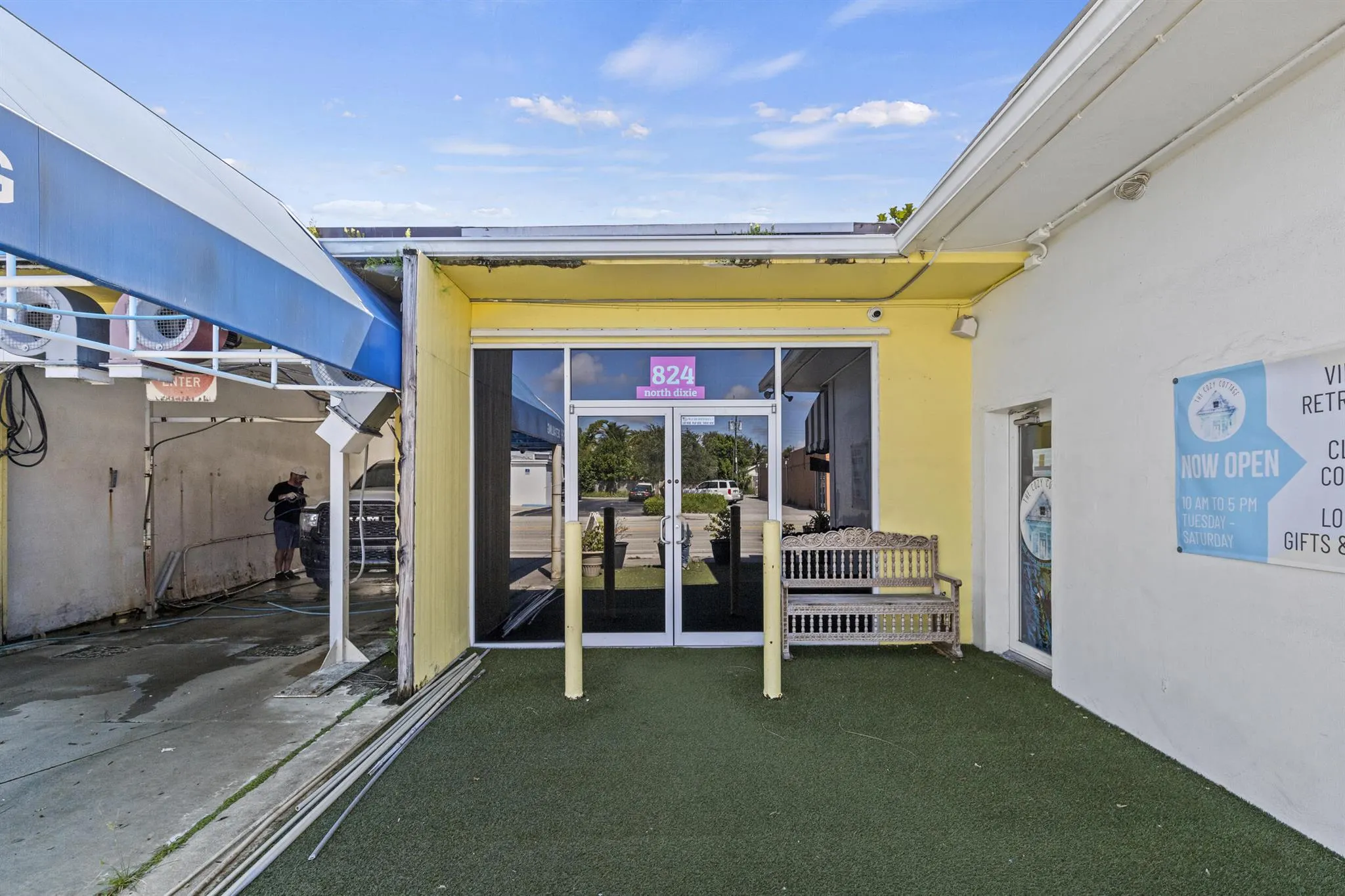 824 N Dixie Highway