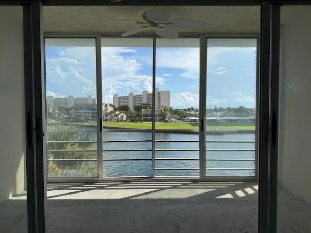 20 Yacht Club Drive, #403