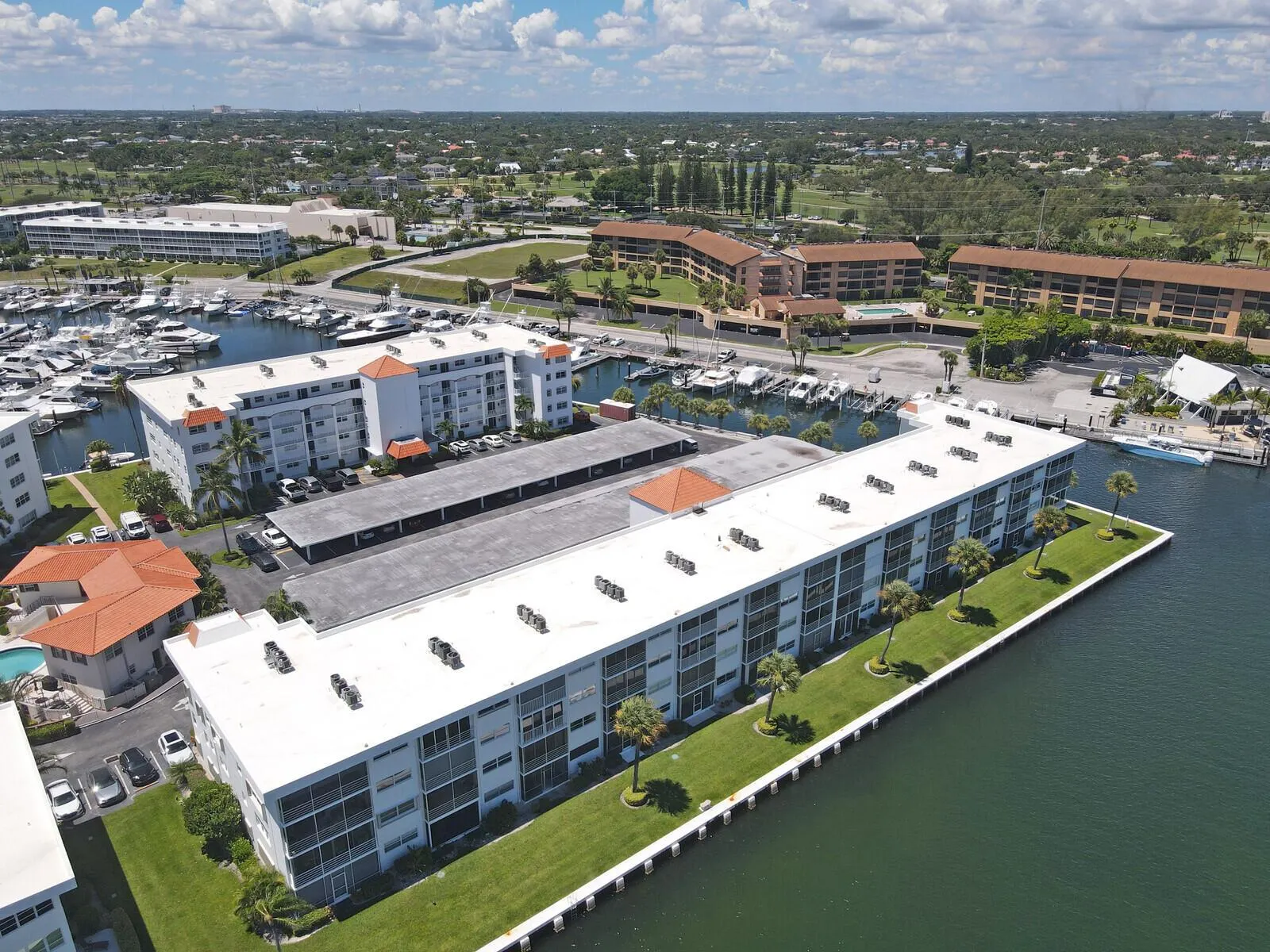 20 Yacht Club Drive, #403