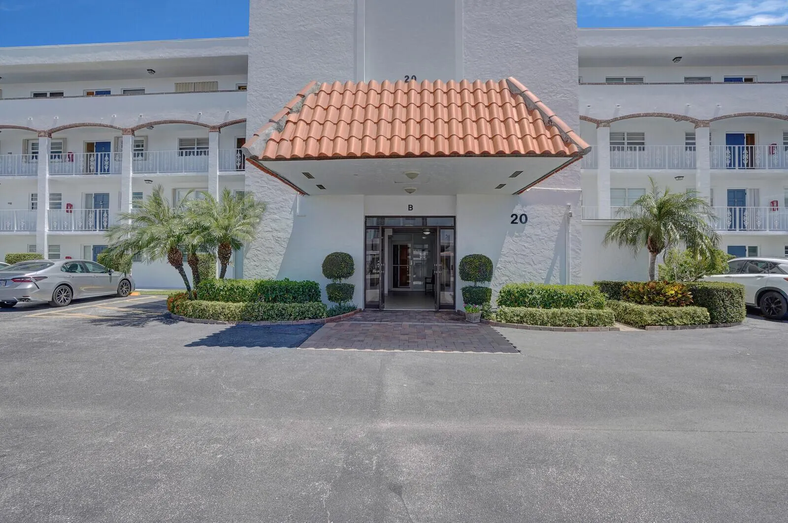 20 Yacht Club Drive, #403