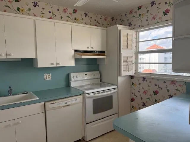 20 Yacht Club Drive, #403