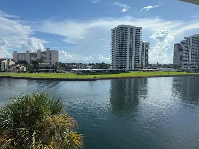 20 Yacht Club Drive, #403