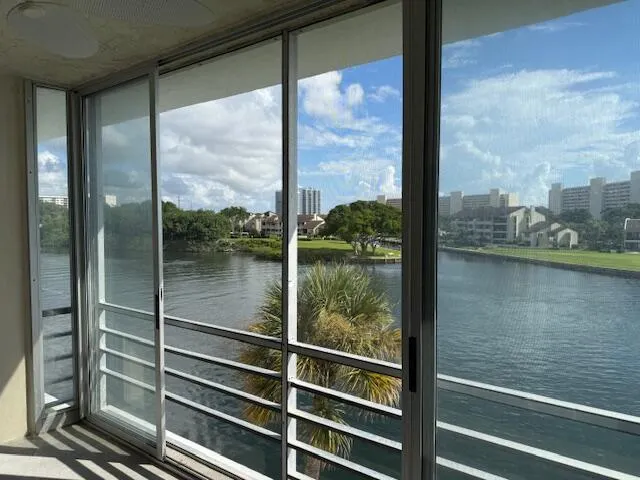 20 Yacht Club Drive, #403