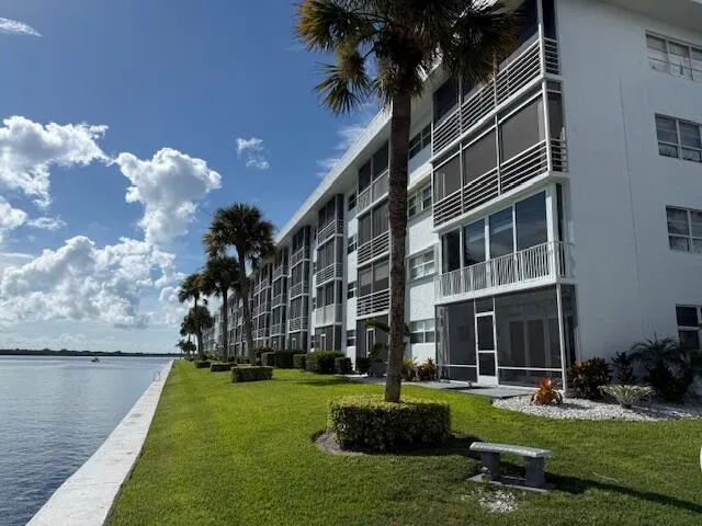 20 Yacht Club Drive, #403