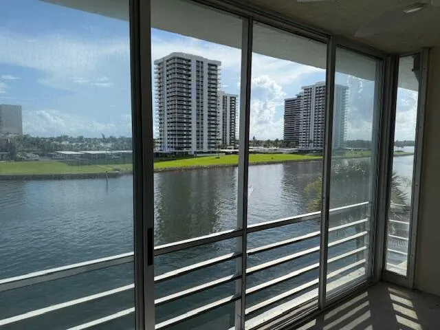 20 Yacht Club Drive, #403