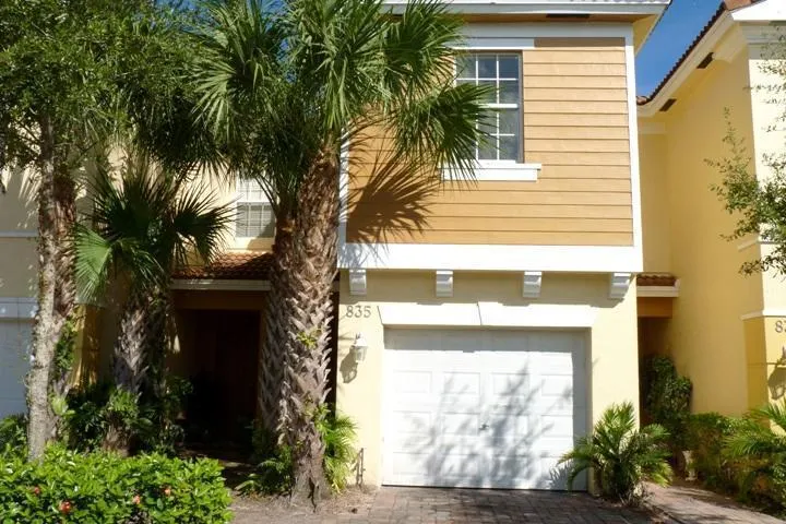 895 Pipers Cay Drive, #895