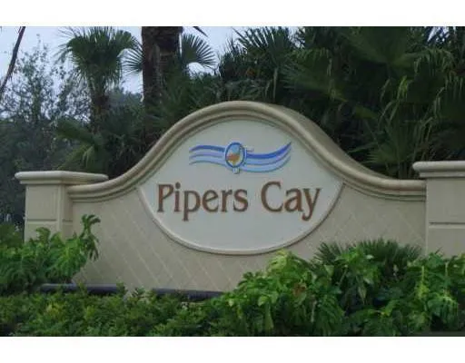 895 Pipers Cay Drive, #895
