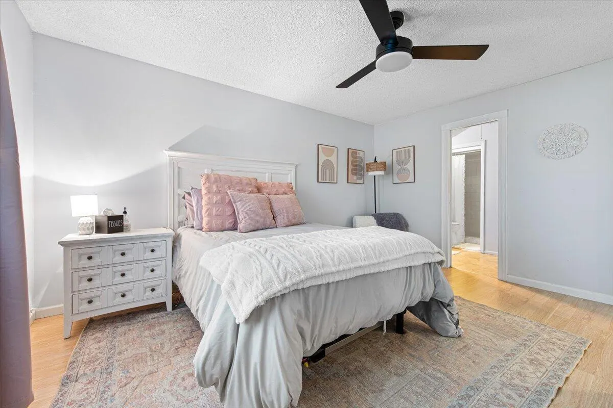 6006 Indrio Road, #7