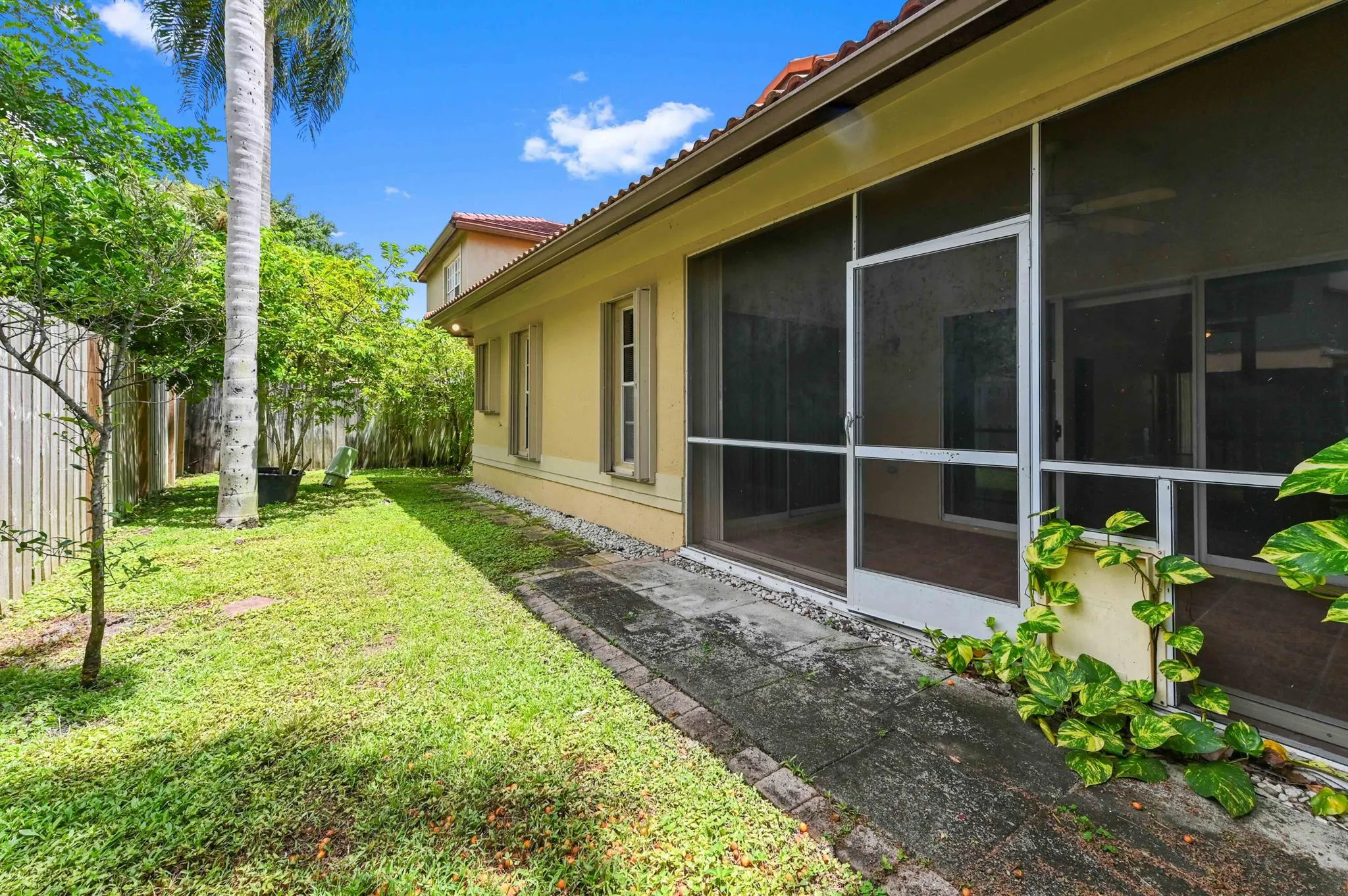 12215 Brisbane Lane