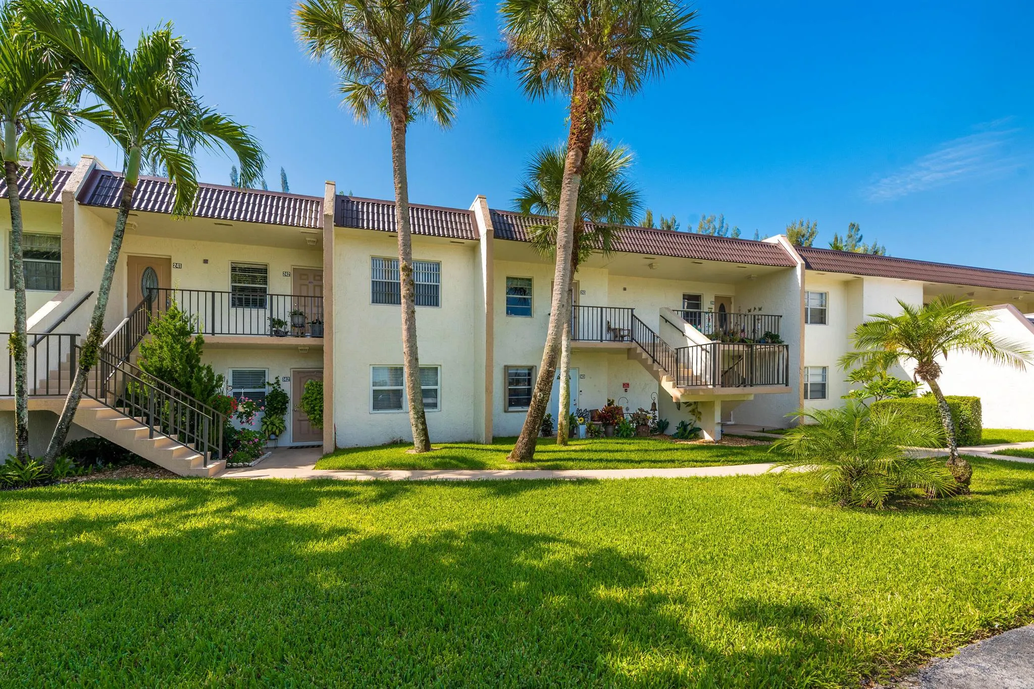 150 Lake Meryl Drive, #143
