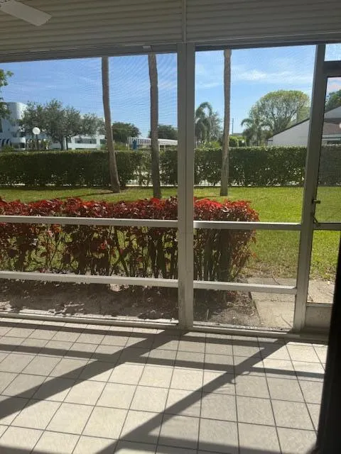 3154 Via Poinciana, #114