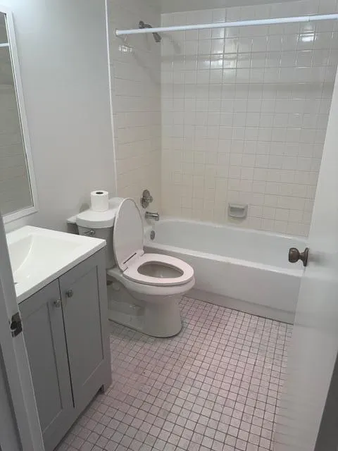 3154 Via Poinciana, #114
