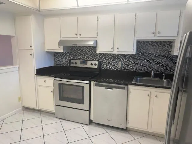 3154 Via Poinciana, #114
