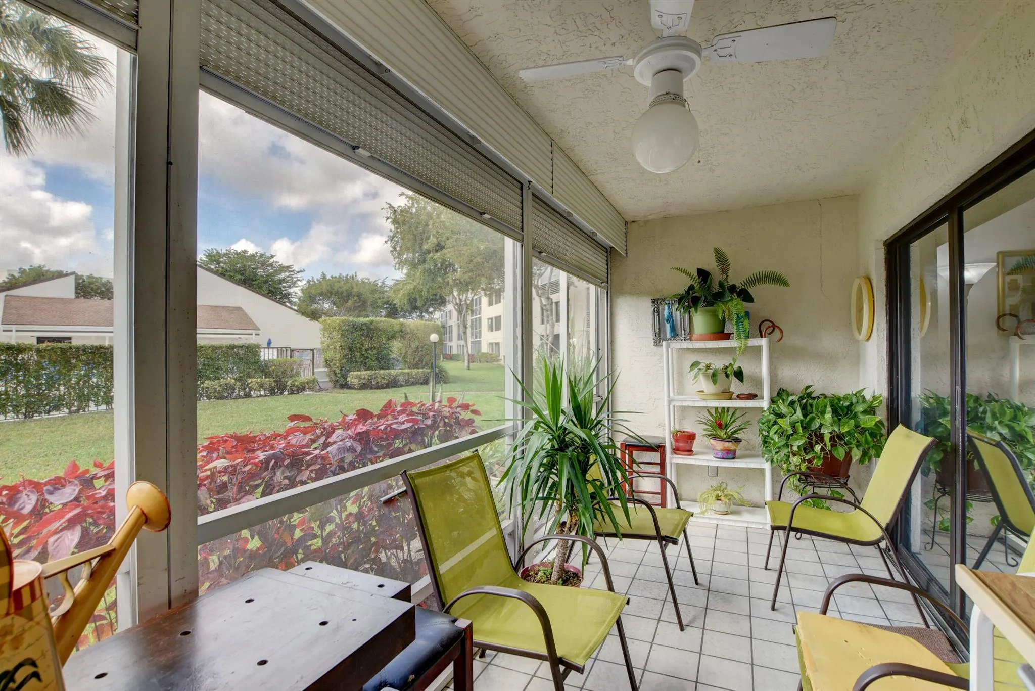 3154 Via Poinciana, #114