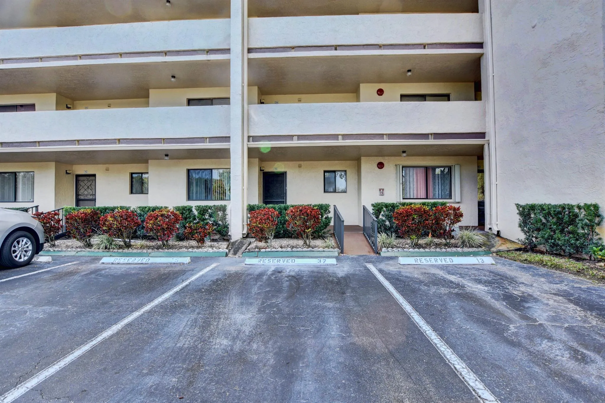 3154 Via Poinciana, #114