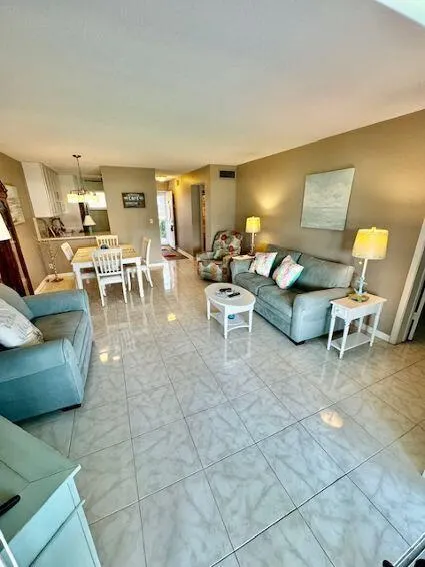 2615 S Garden Drive, #101