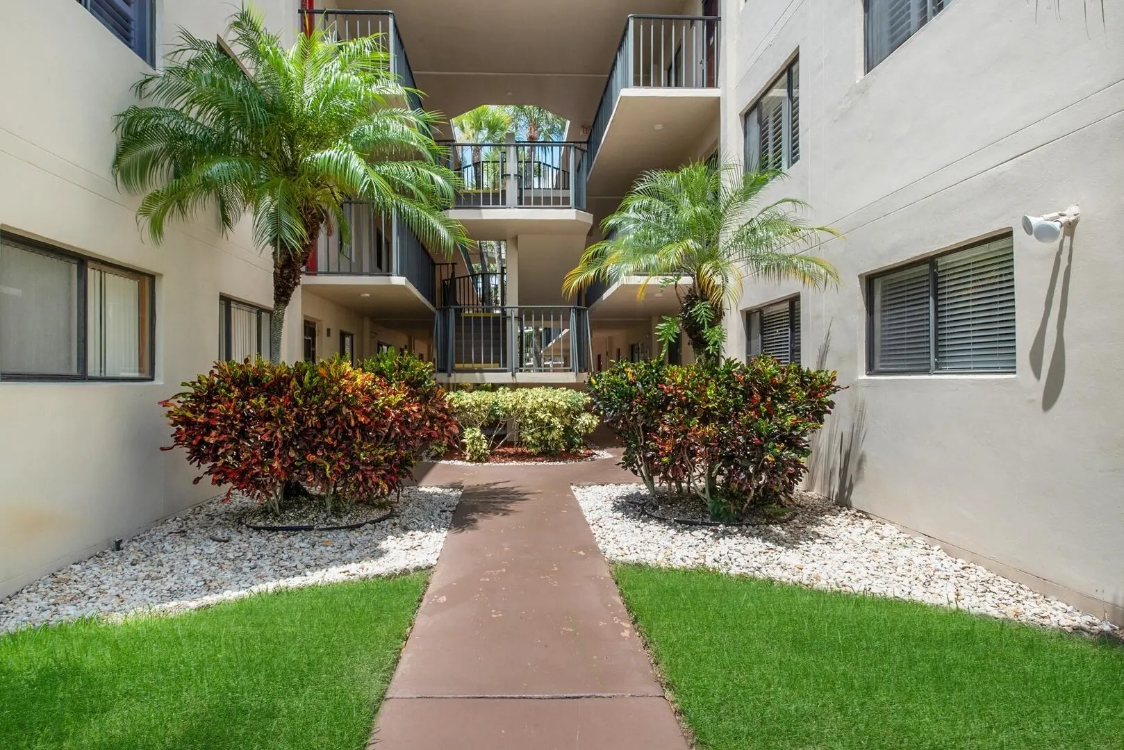 5310 Las Verdes Circle, #118