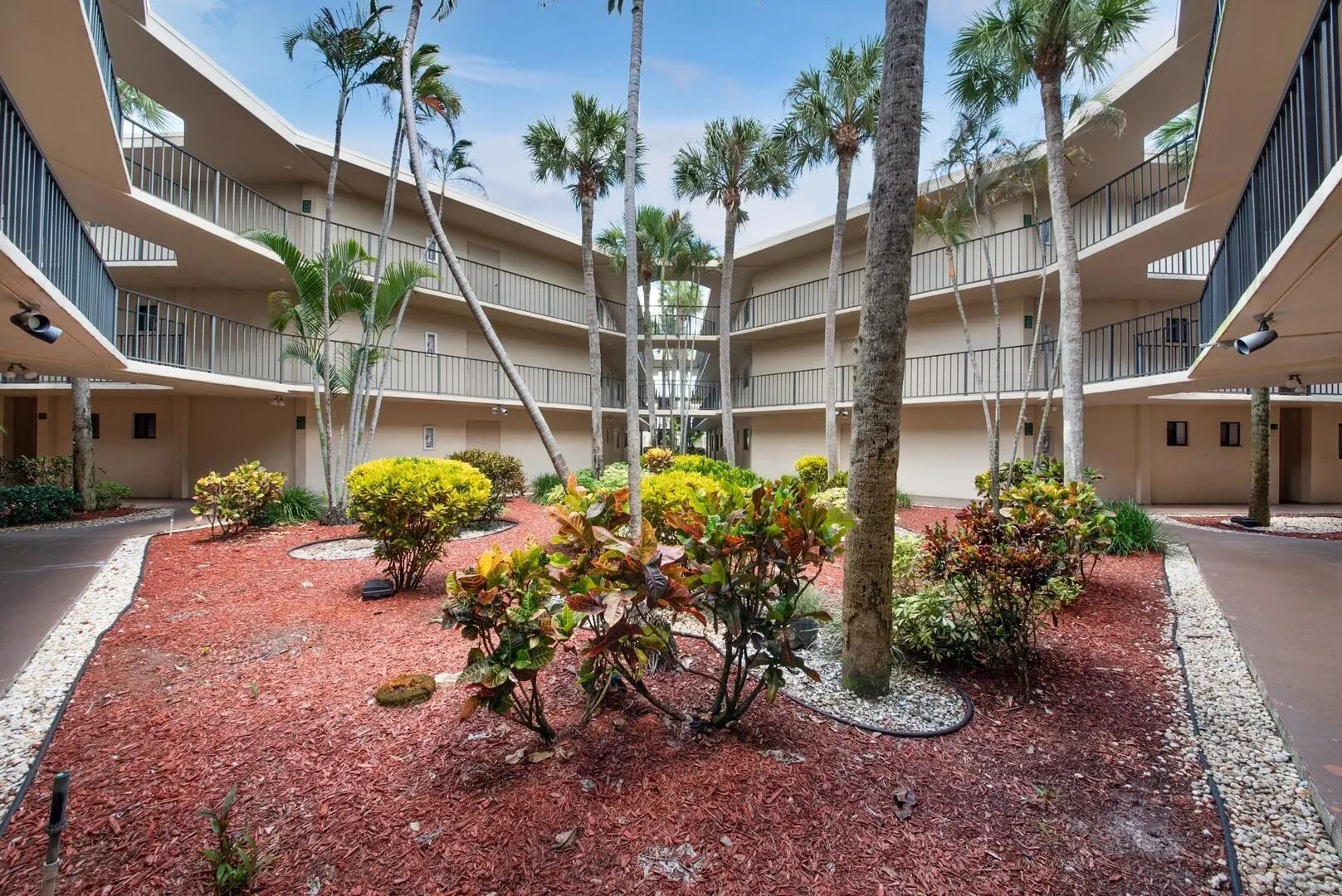 5310 Las Verdes Circle, #118