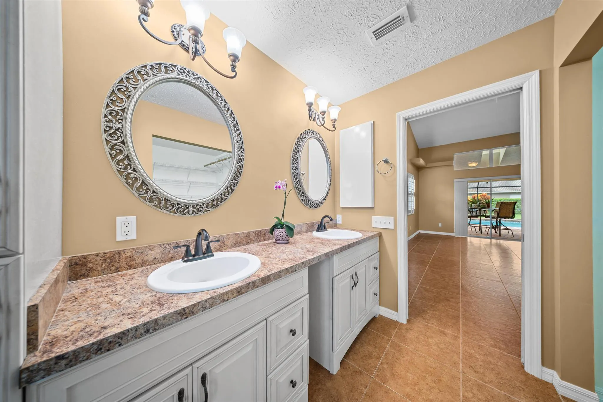 412 SW Mimosa Cove