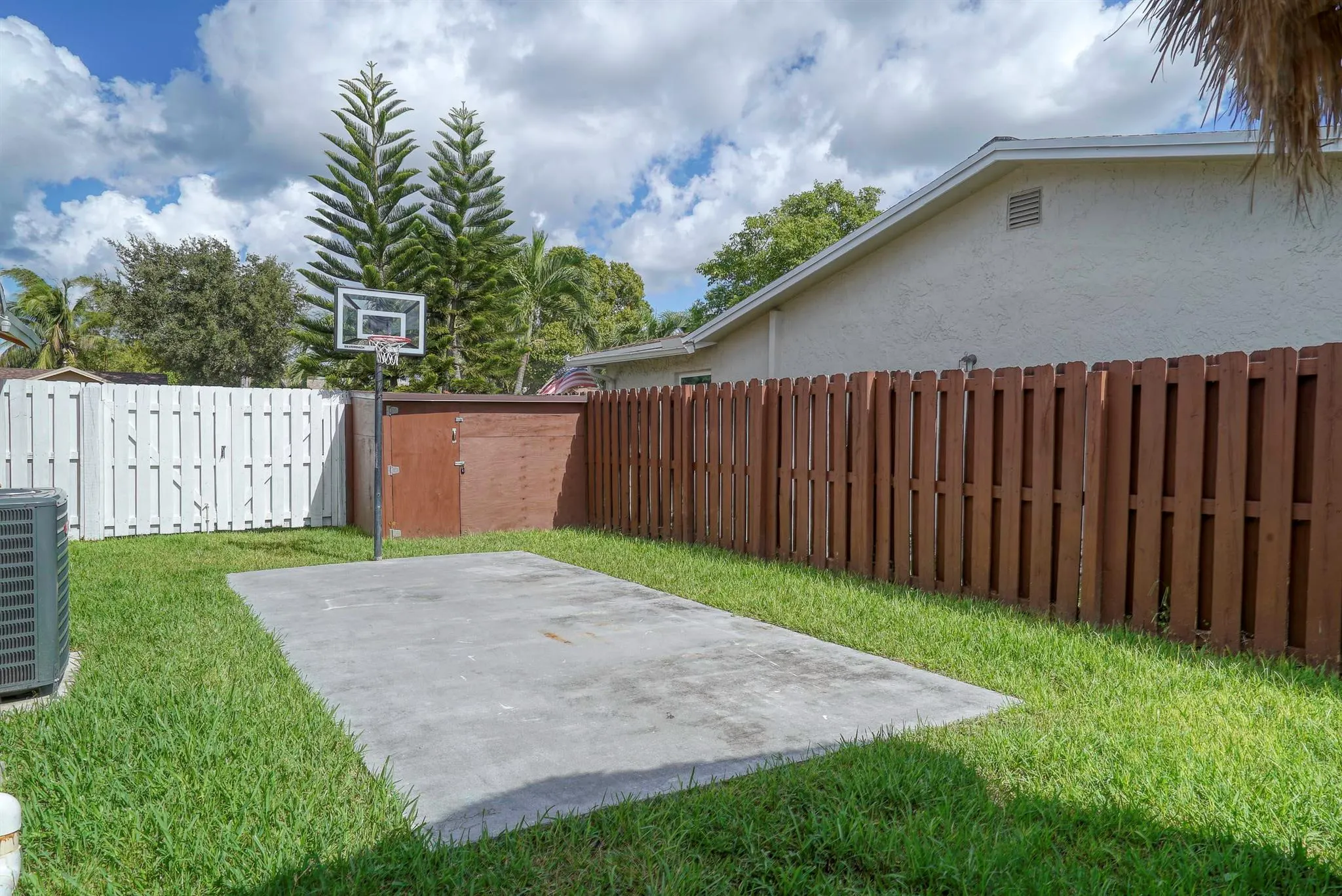 11910 NW 38th Place