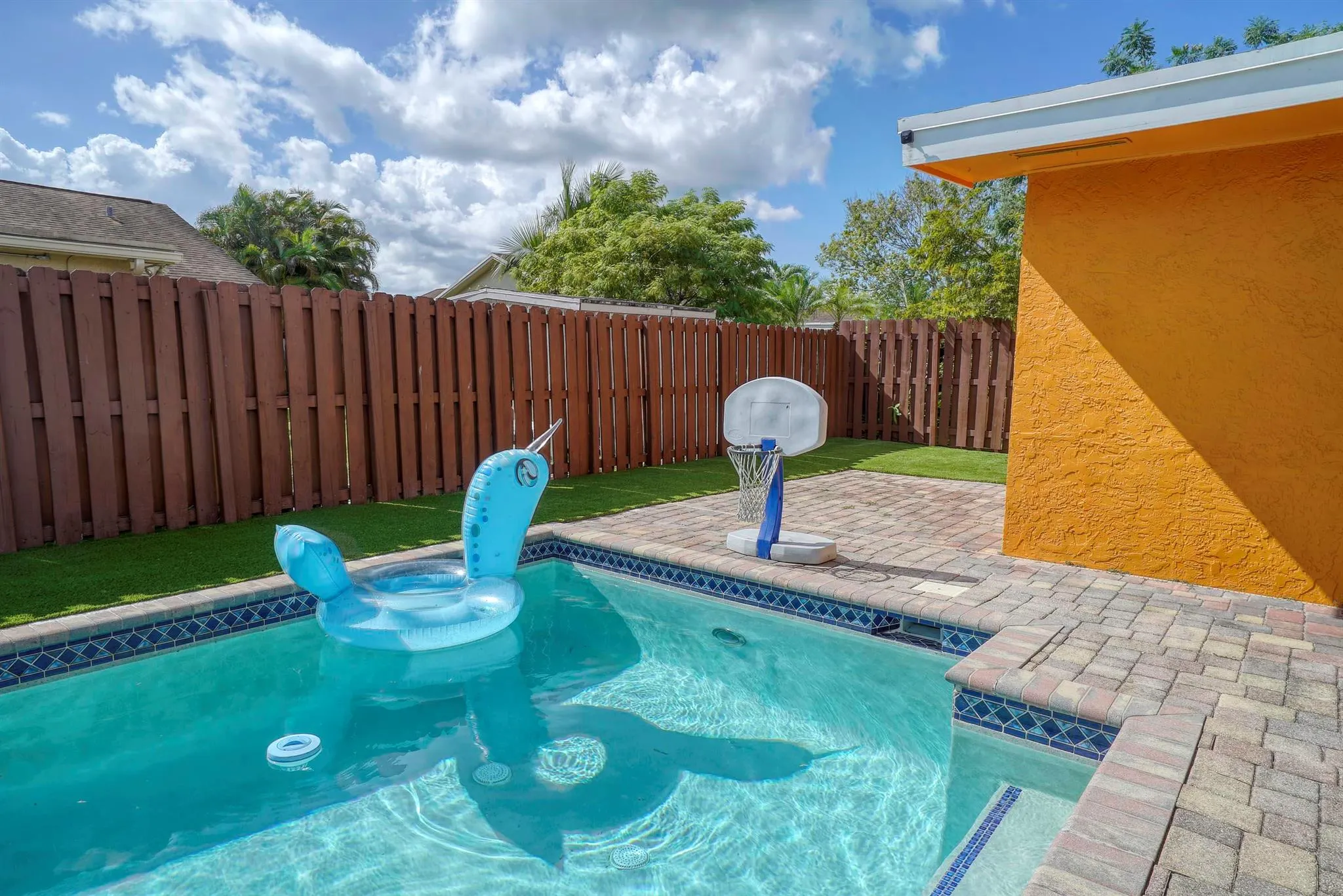 11910 NW 38th Place