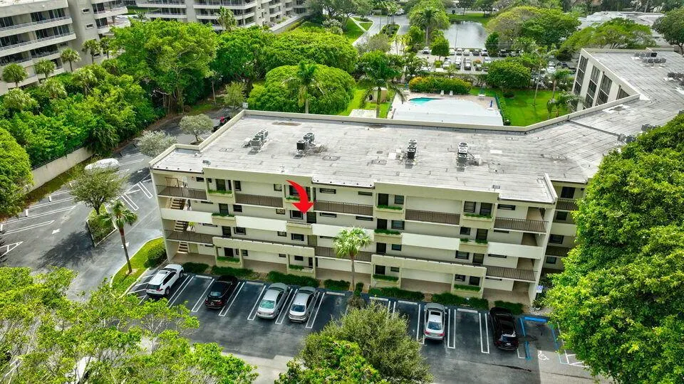 555 Banyan Tree Lane, #302