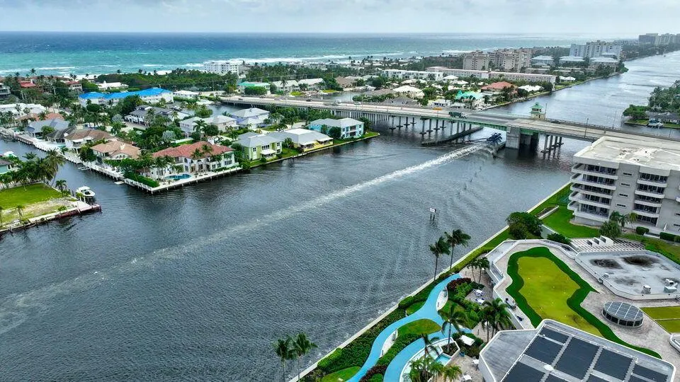555 Banyan Tree Lane, #302