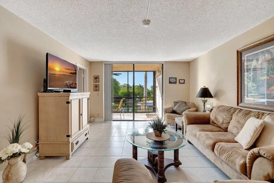 555 Banyan Tree Lane, #302