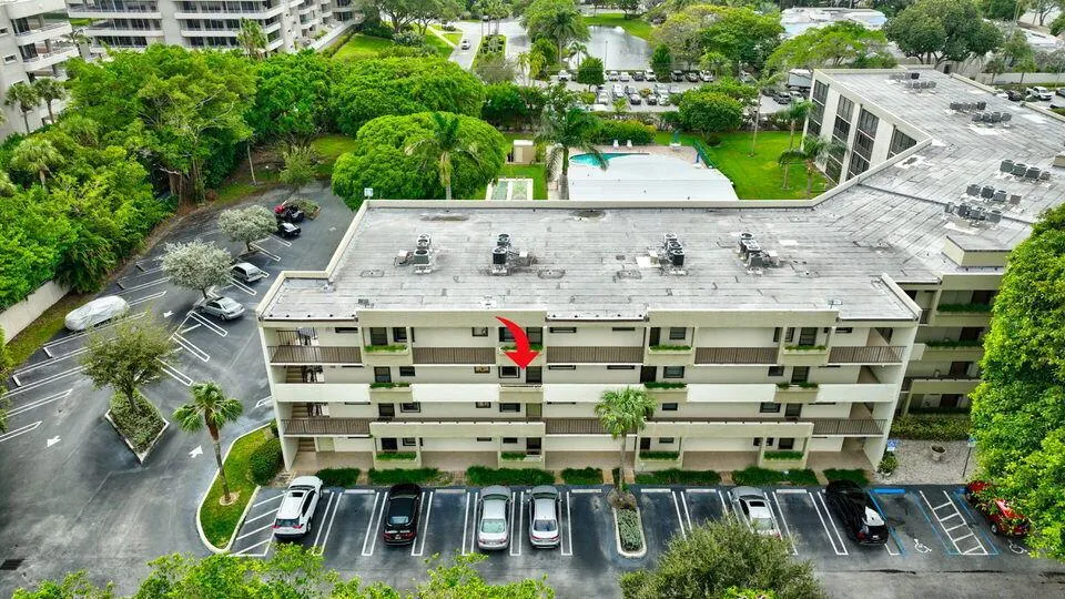555 Banyan Tree Lane, #302