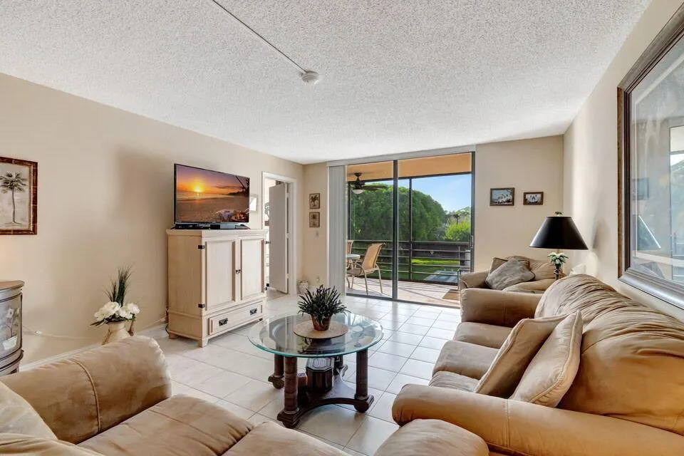 555 Banyan Tree Lane, #302