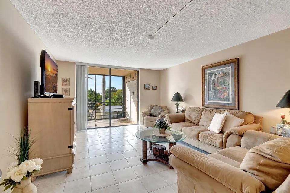 555 Banyan Tree Lane, #302