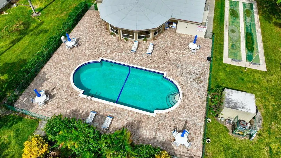 555 Banyan Tree Lane, #302