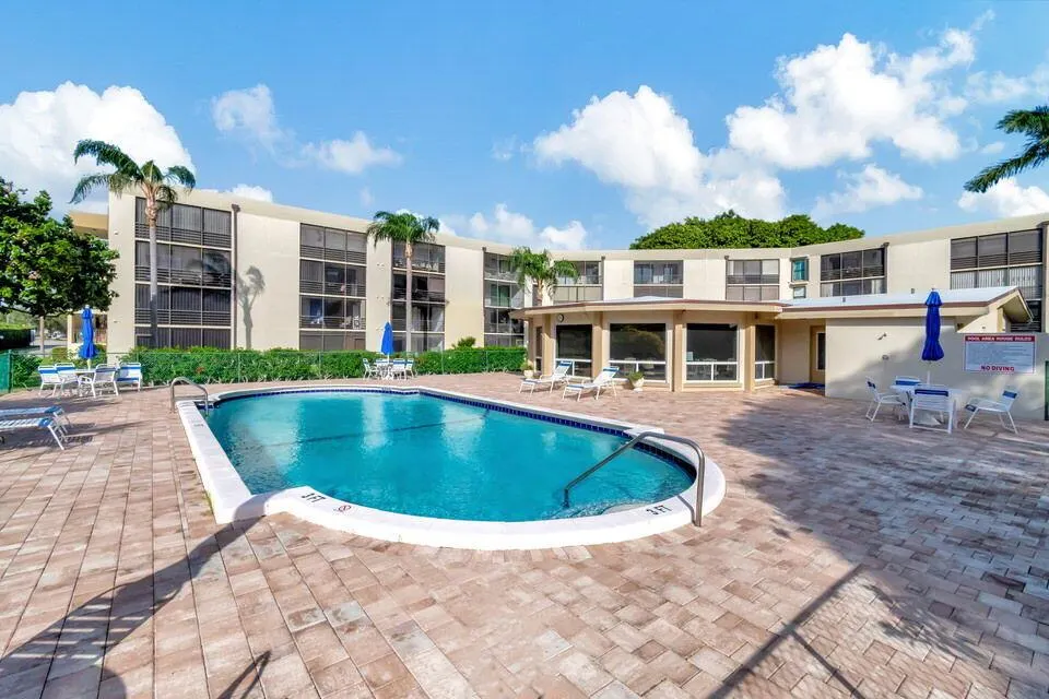 555 Banyan Tree Lane, #302