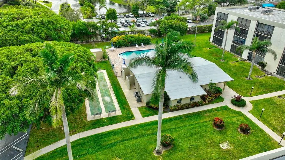555 Banyan Tree Lane, #302
