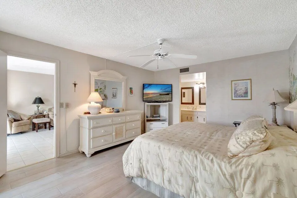 555 Banyan Tree Lane, #302