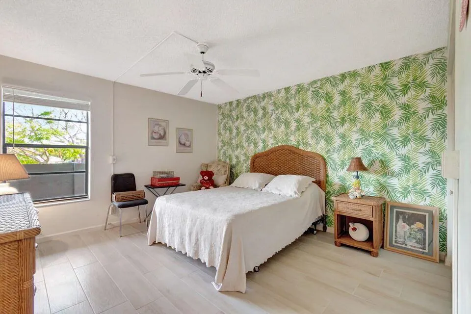 555 Banyan Tree Lane, #302