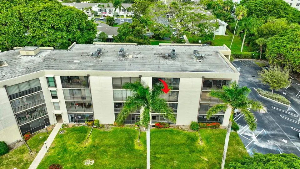 555 Banyan Tree Lane, #302