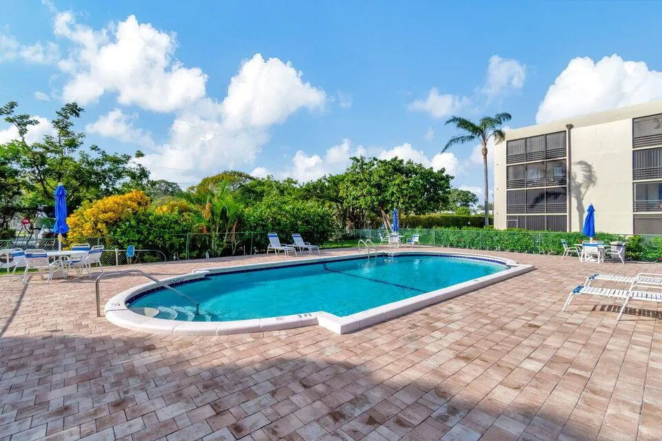 555 Banyan Tree Lane, #302